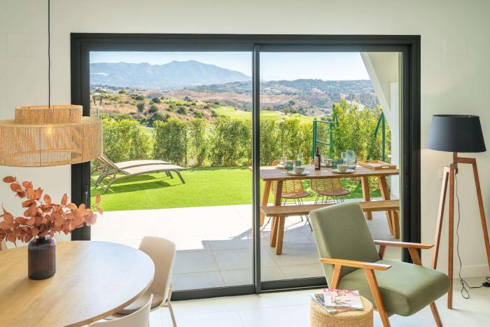 Stylish Apartment with Panoramic Views