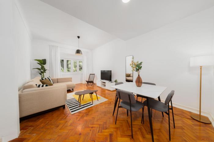 3db- Walk Everywhere from This Bright and Stylish Lisbon Apartment in an Exceptional Location