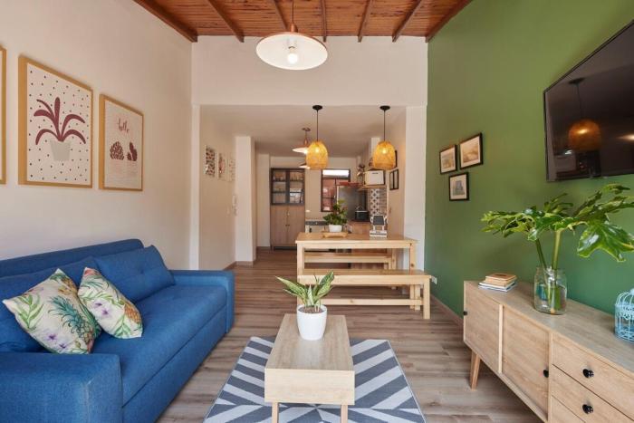 Great condo Close to everything