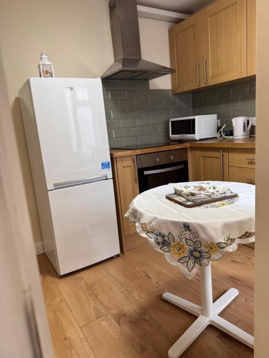 Oxford Headington compact flat beside the Park