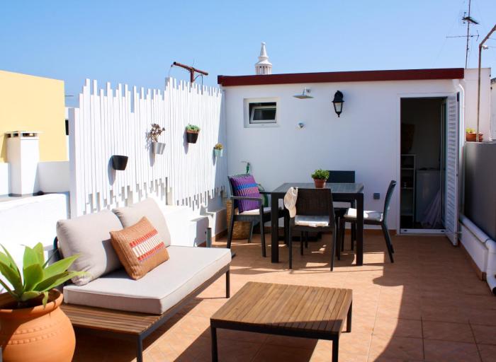 Townhouse with Rooftop Terrace in Olhão