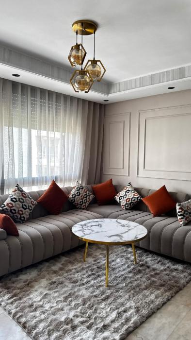 C008 C009 C027 Chic Cozy Studio in Central Burgundy Home work with Private Parking, Fast Wifi