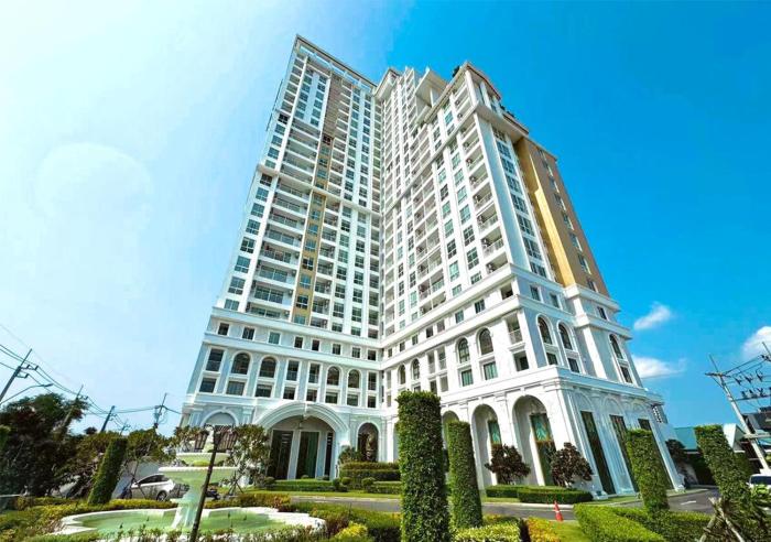 Luxury Studio Apartment at Empire Tower