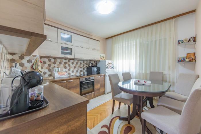 Modern One-Bedroom Apartment - 10 Min to Lake