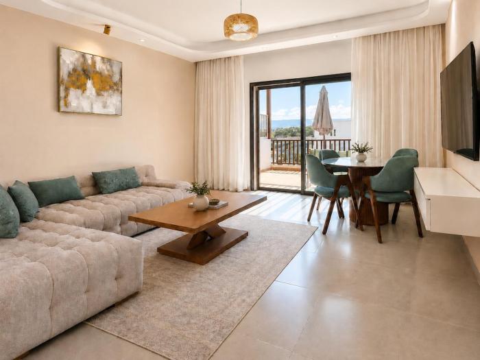 Retreat Top Floor Pools View AC Apartment