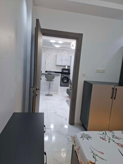 nouveau & chic appartement avec parking près Laéroport