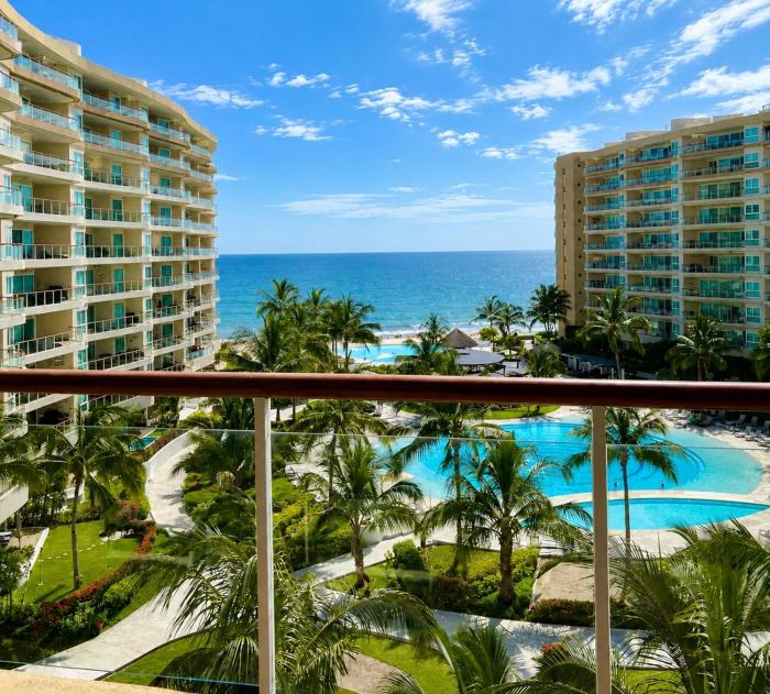 Luxury Beachfront Condo at Del Canto Residences - Amazing Views!