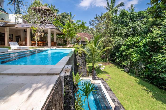 La Bohemia Residence - 2BR Riverside Villa with Two-Tiered Waterfall Pool Fast Wi-Fi