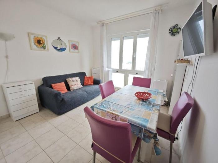 Central flat just 200m from the beach