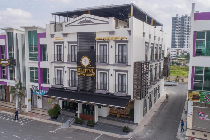 Redpine Hotel