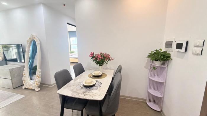 Royal 2 bedroom-apt in Vinhomes Greenbay view Marriot hotel