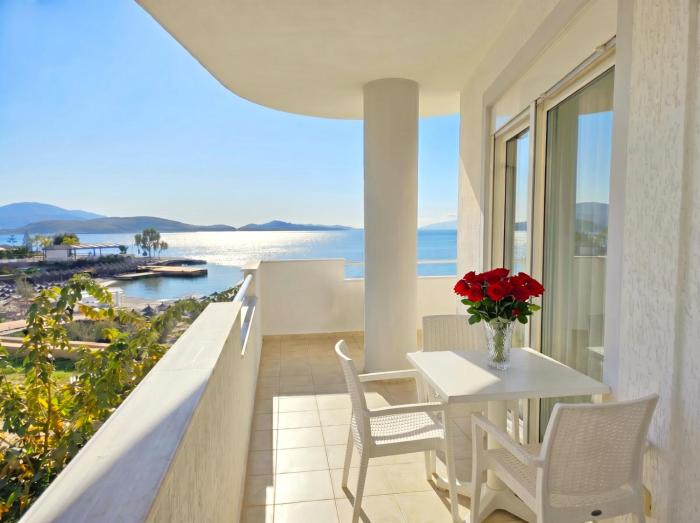 Two Bedroom Apartment With Sea View 100