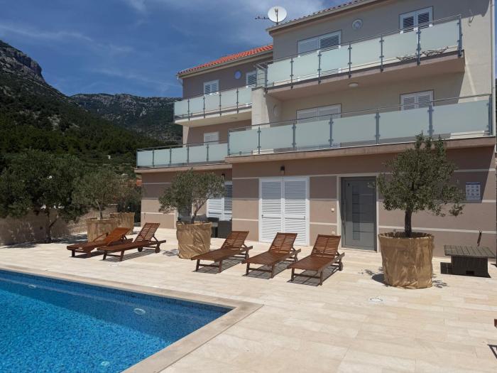 Villa Nikola - pool side apartments