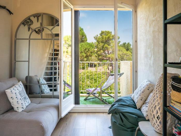 Petit duplex lumineux avec terrasse à Giens