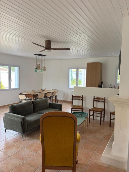 Renovated house 150m from beach 400m city centre