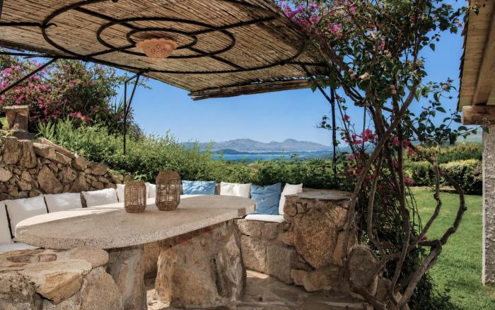 Amazing Two-Bedroom House with Sea View in Cala di Volpe