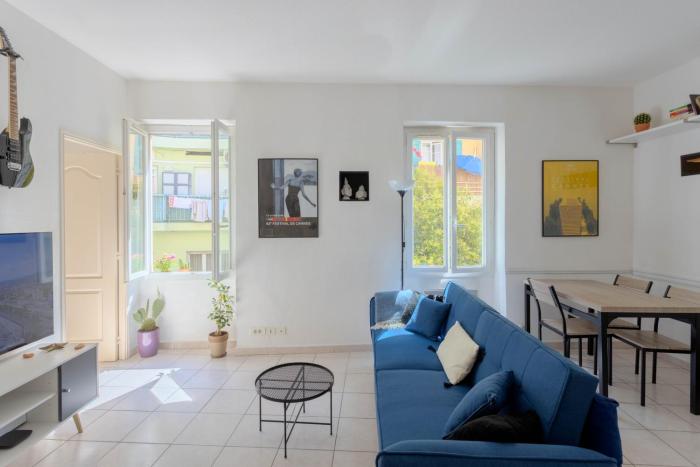 Bright AC Apartment - 300m Beach - Quiet Courtyard - Walk to Nice City Center