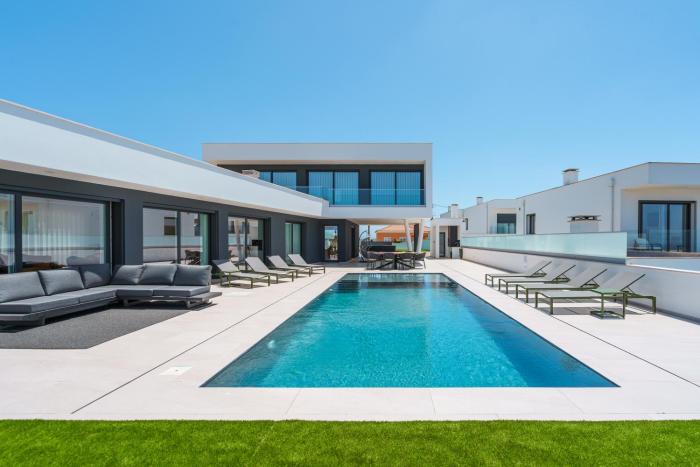 Casa Caracol, with a panoramic ocean view