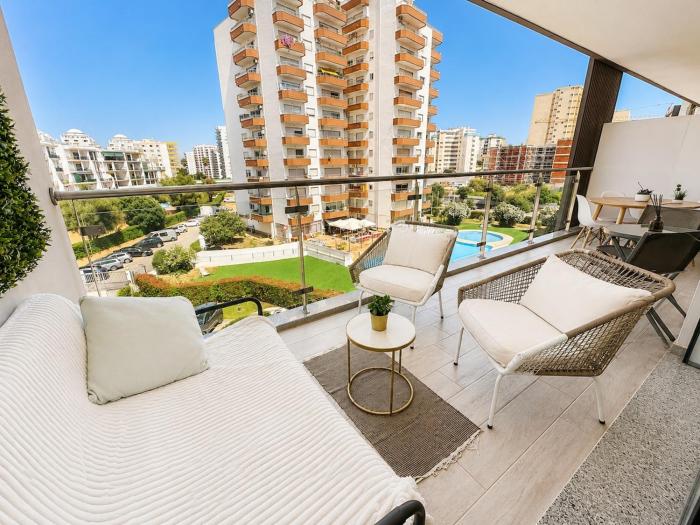 Modern Praia da Rocha Apt 5 Min Beach walk With Pool