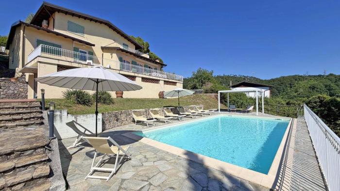 Villa Collina Del Sole 12 Pax by VILLASRETREATS