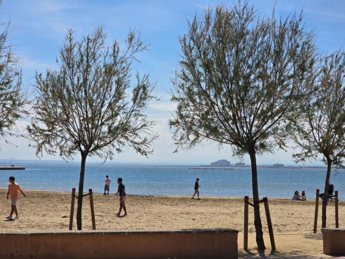 3-Bedroom Family Apartment Beach & Restaurants