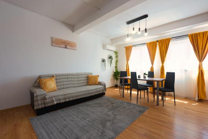 Old Town Smârdan Apartment - Central Lively Area