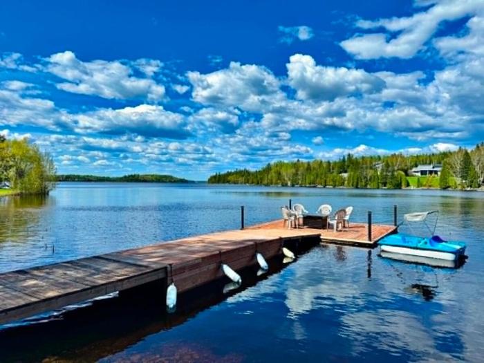 Chalet au bord du lac à la Baie Boudreault
