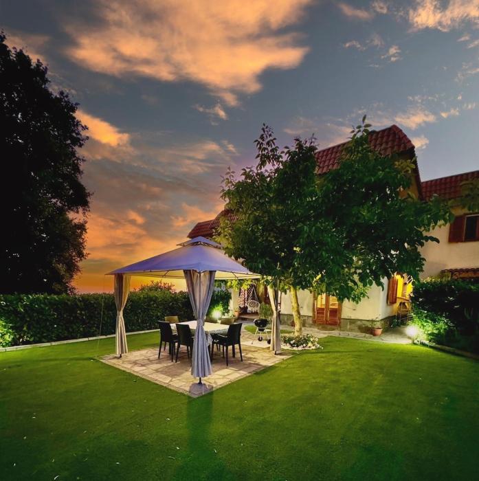 Villa Cristina- Garden and View