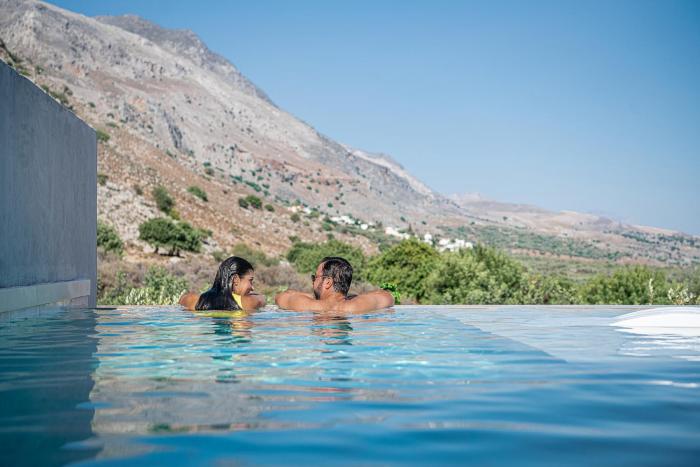 Natures Den Luxury Suites with Private Pools