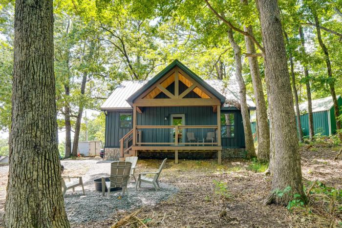 Walk to Water: Irvin Cobb Resort Cabin!
