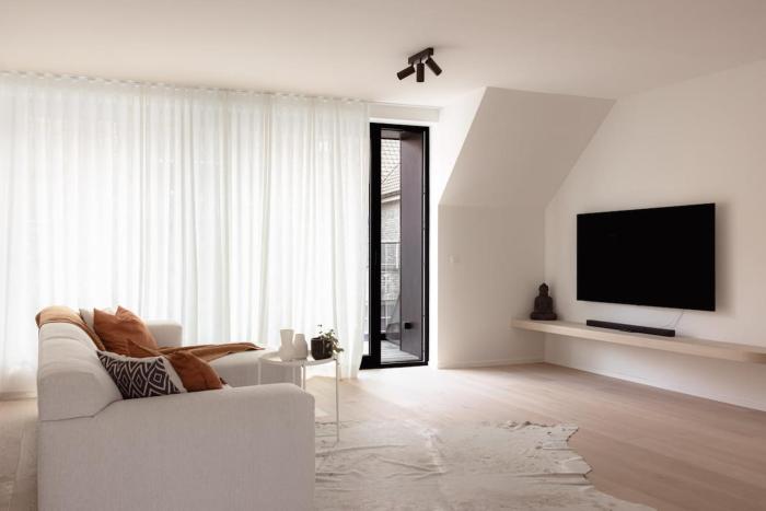 Sunny duplex penthouse, close to beach, parking