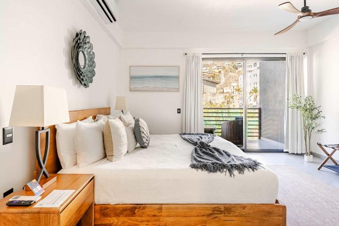 NEW Listing Walk to Downtown Cabo King Bed