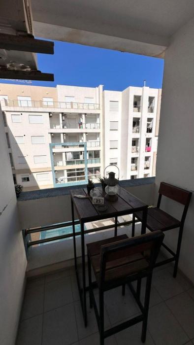 Appartement avec piscine, balcon clim parking