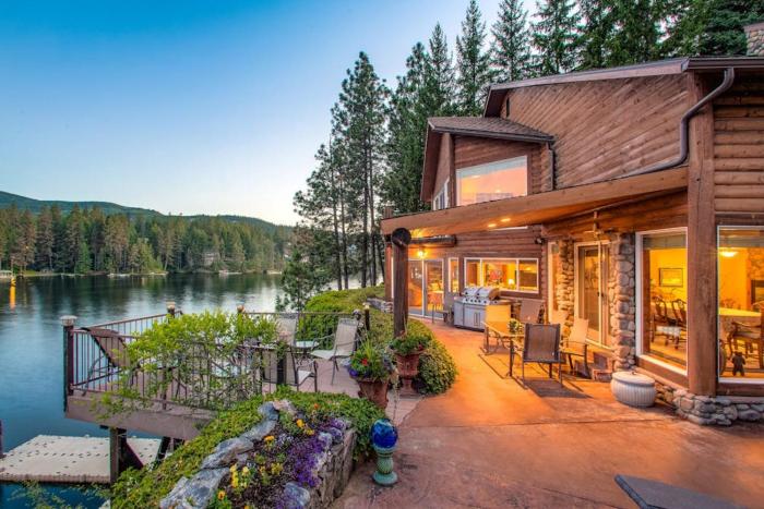 Riverfront 4BR Lodge Dock Sauna & Game Room