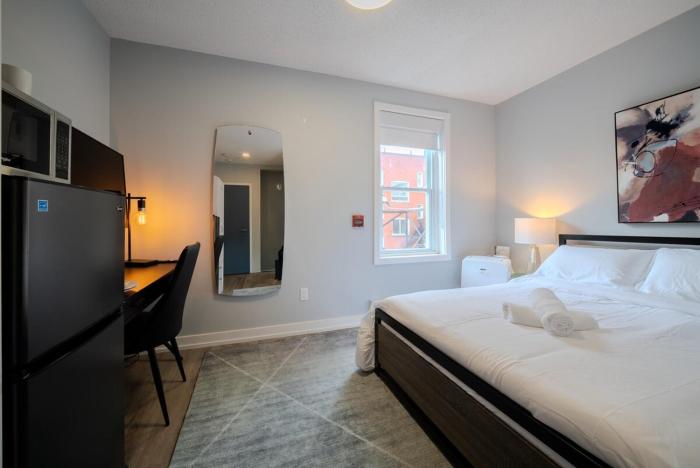 Central Ottawa Studio Near U Ottawa with AC