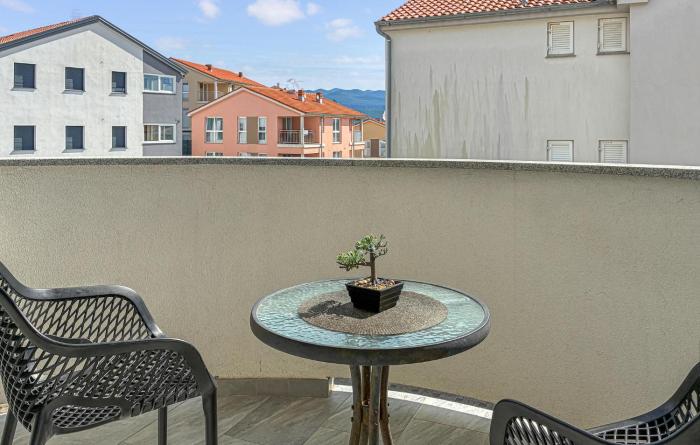 2 Bedroom Nice Apartment In Cizici
