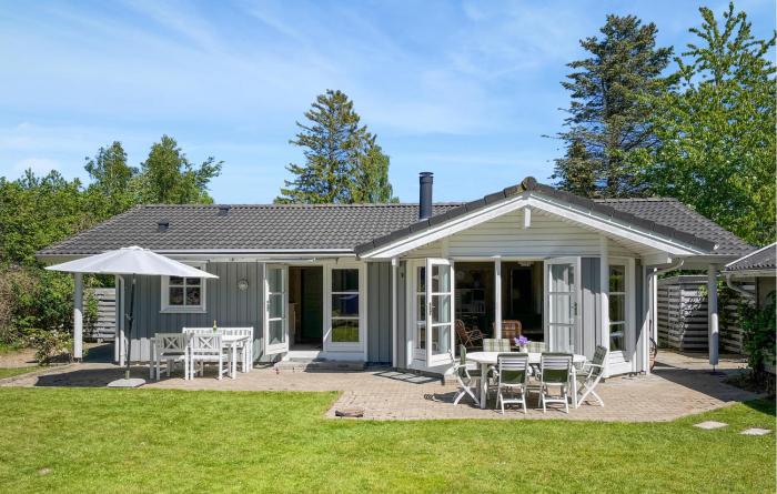 Nice Home In Hornbæk With Wifi