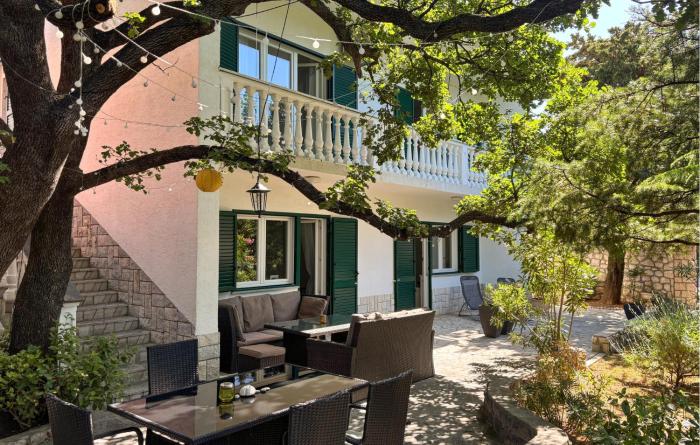 2 Bedroom Stunning Apartment In Novi Vinodolski