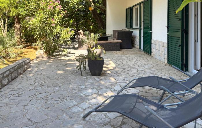 2 Bedroom Lovely Apartment In Novi Vinodolski
