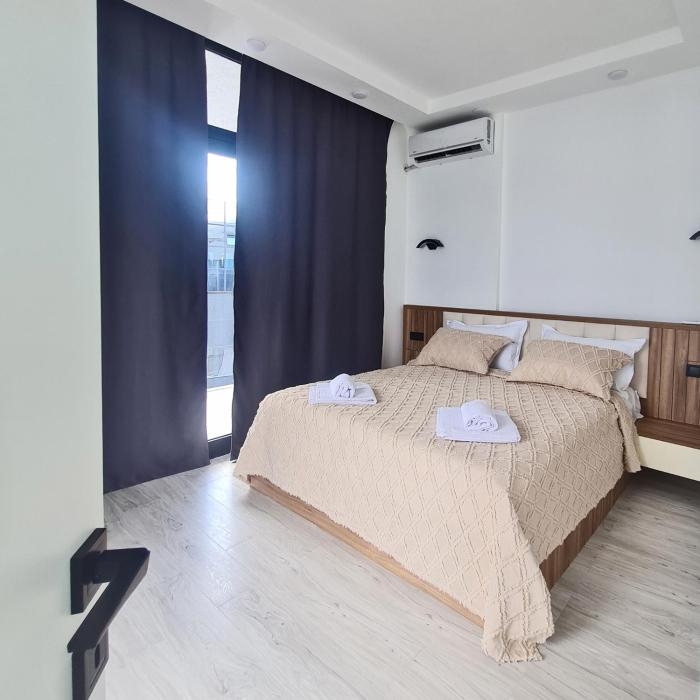 Seaside 1BR Apartment with Balcony Wi-Fi & Kitchen