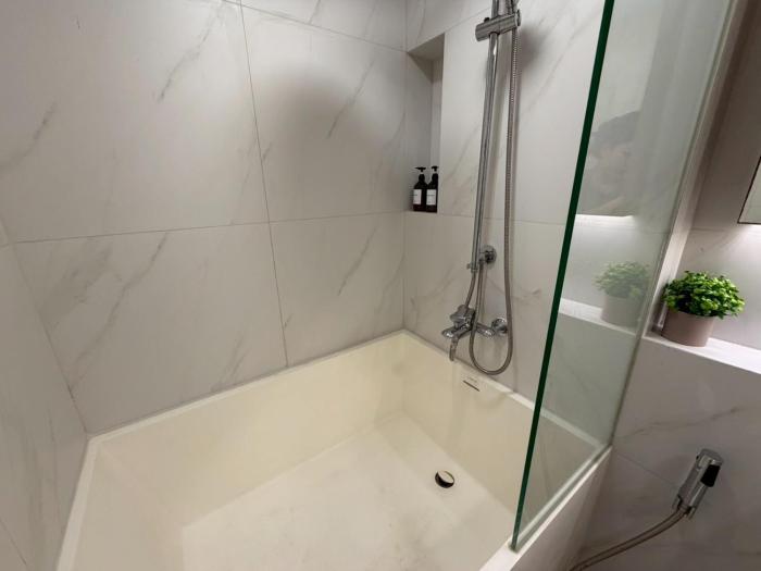 Stylish Modern Suit City View Asoke