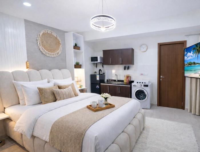 High-Rise Studio Near Beach & City Center