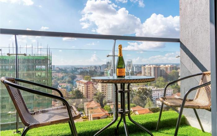 Luxury 2 Bedroom Apartment-Heated swimming pool,well equiped gym