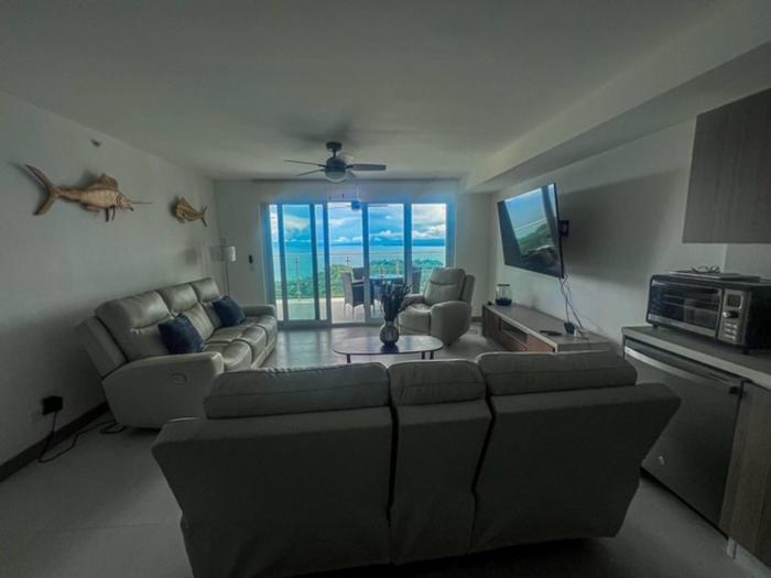 Luxurious Condo with Spectacular Ocean Views