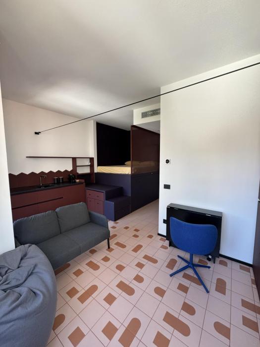 Moderno Monolocale con Balcone e Parcheggio 207
