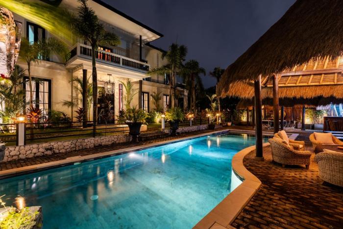 Orfeas Villas - Luxury 5BR Mansion in Canggu, Pool, Jacuzzi, Gym