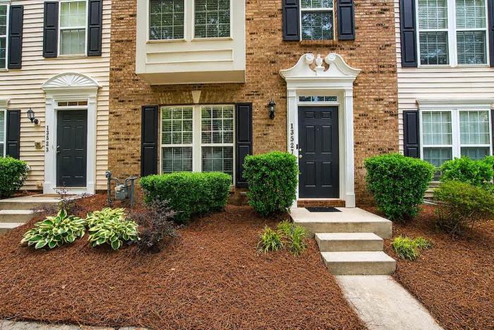 Walking Distance to night life in Huntersville