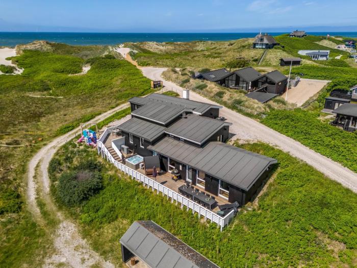 Family-Friendly Holiday Home With Indoor Pool And Outdoor Spa 100 Meters From The North Sea