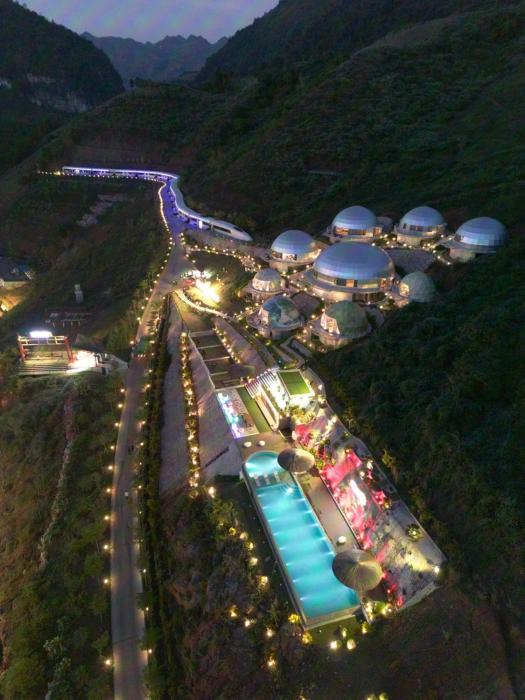 Moc Chau Island - Mountain Park and Resort