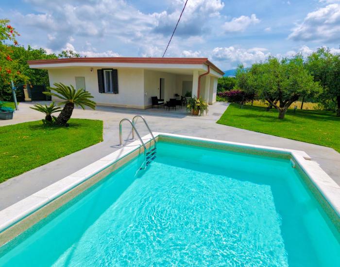 VILLA LA BOUGANVILLEA - Countryside Villa with Private Pool, Surrounded by Nature in VELLETRI - LAZIO